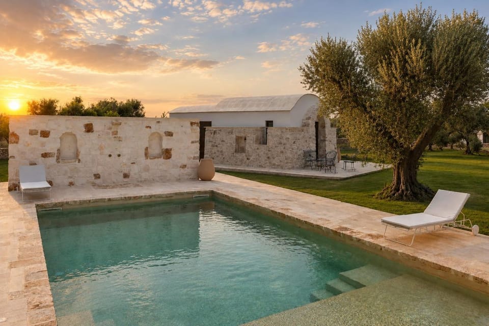 Trullo NiDo suite con piscina in comune Bed and Breakfast in Province of Taranto