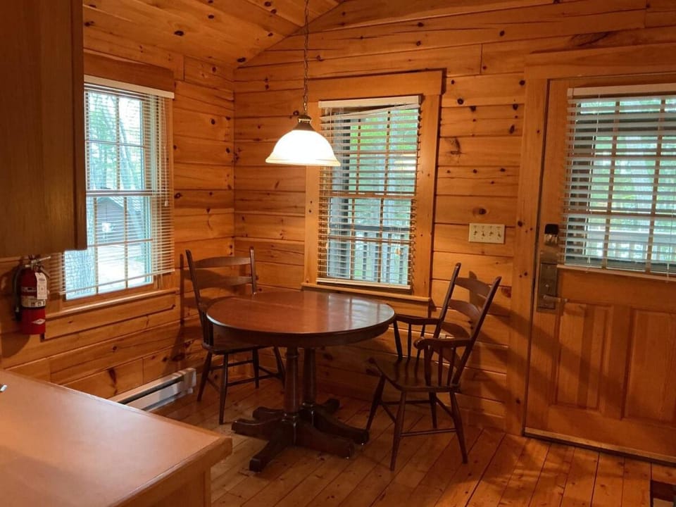 Rivers Edge Cabins - Tranquil Nook Cabin in Cushing
