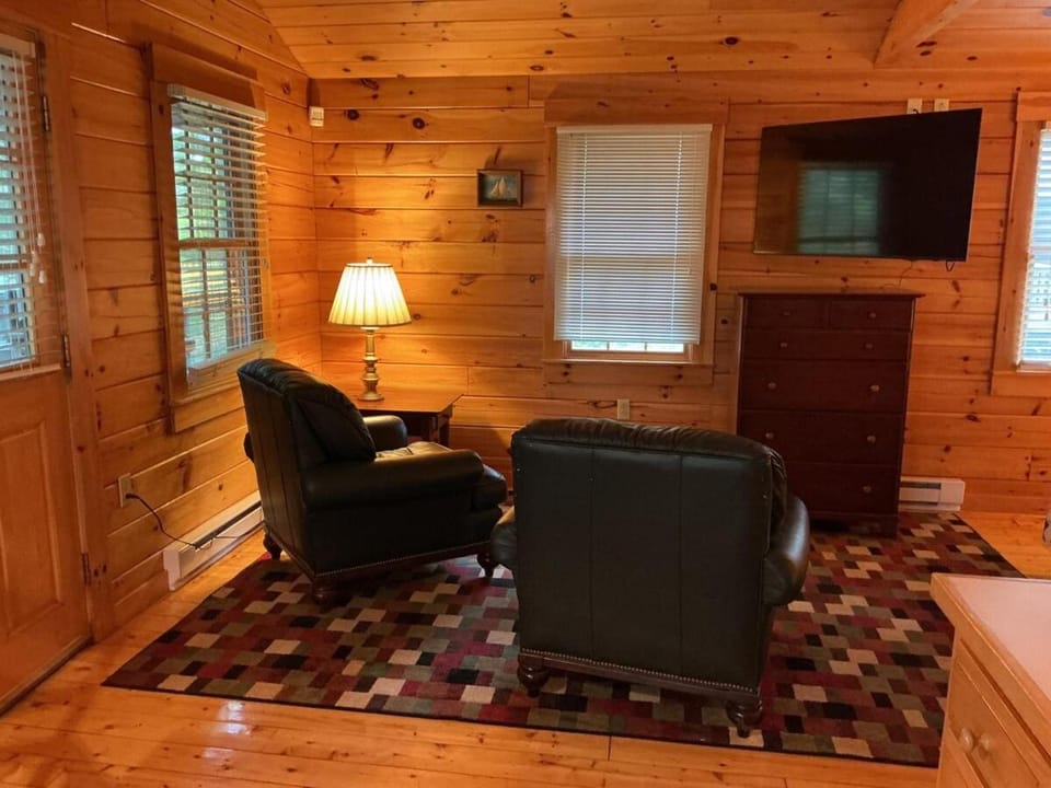 Rivers Edge Cabins - Tranquil Nook Cabin in Cushing