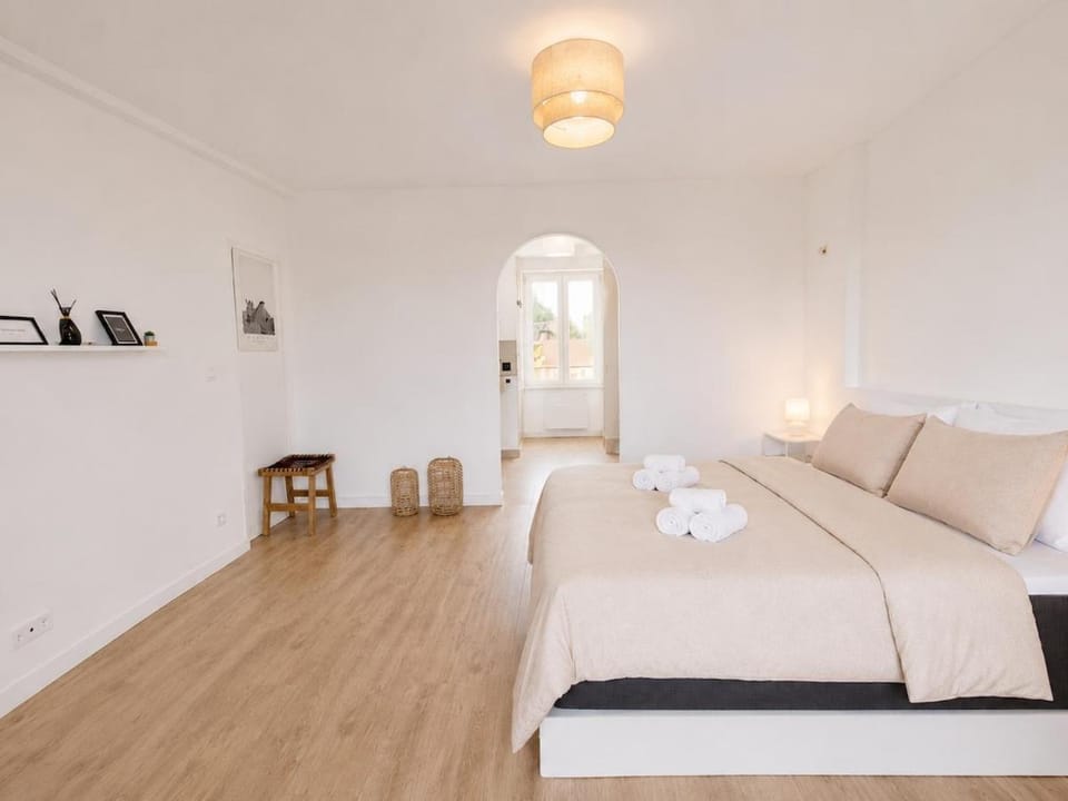 Photo of the whole room, Bedroom