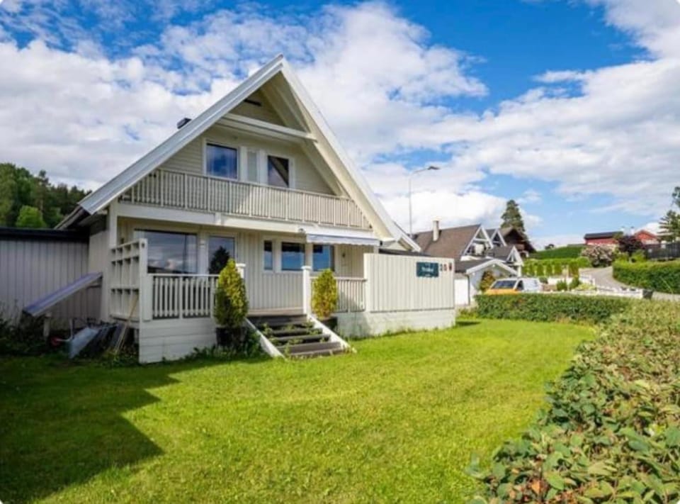 Cozy four bedroom House direct to forest close to sea, city and all amenities Villa in Viken, Norway