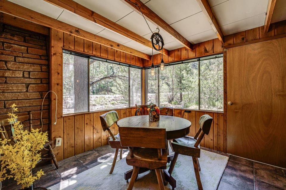 On-Site Fishing! Riverfront Gem w/ Patios in Drake House in Rocky Mountain National Park