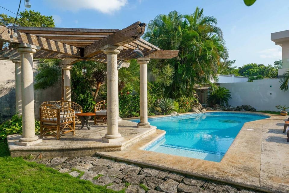5 Bedrooms - Private Pool - 10,000sqft Villa in Cancun