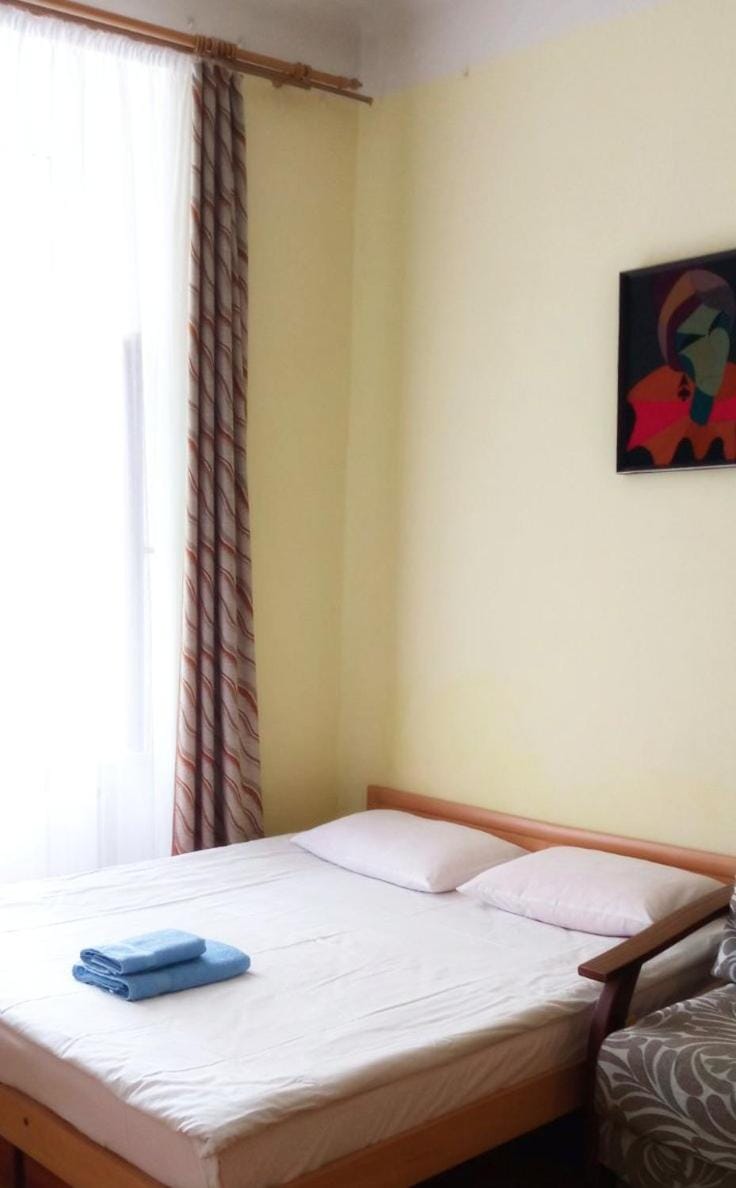 Bed, Living room