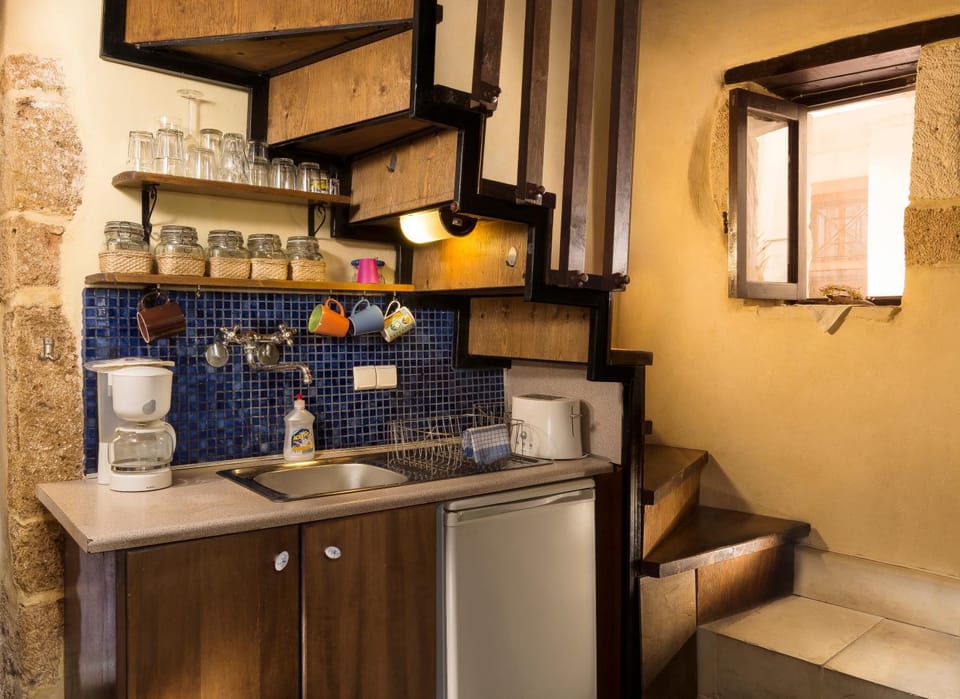 Kitchen or kitchenette, oven
