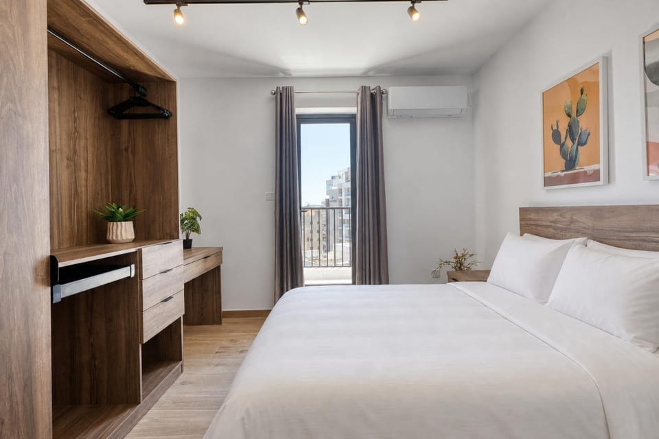 New - Stylish 2BR penthouse with Terrace, Seaview & private Jacuzzi by SF Homes 11 Apartment in Saint Paul's Bay