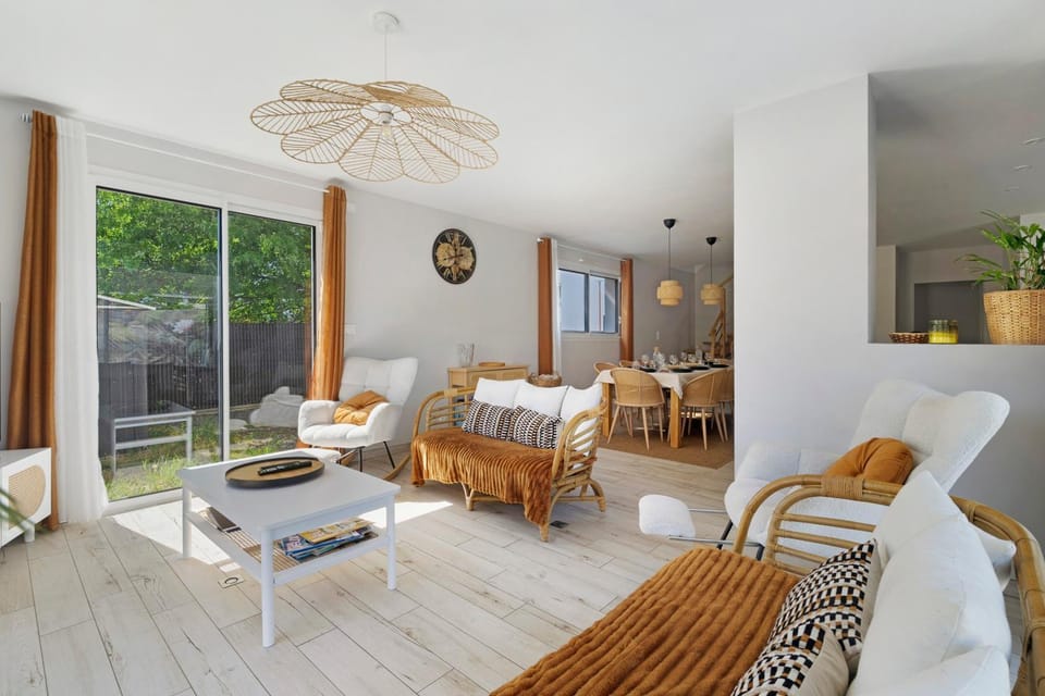 "Villa Evasion" Spa Piscine House in Carquefou