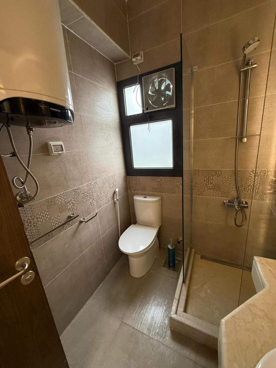 Shower, Toilet