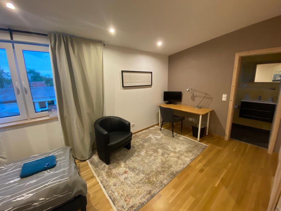 Photo of the whole room, Seating area