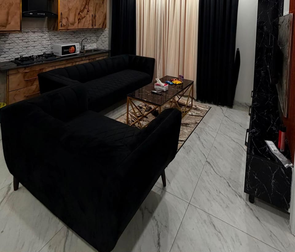 TV and multimedia, Kitchen or kitchenette, Seating area
