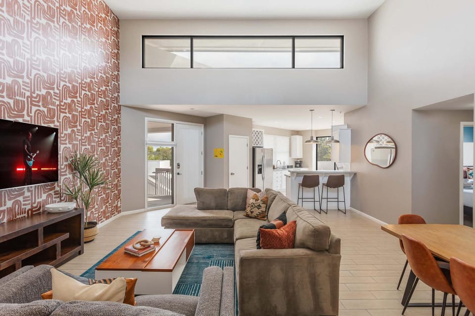 Vega - Private Balcony - In Old Town Scottsdale House in Scottsdale