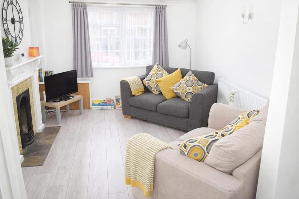 Two, 2-bed cottages, perfect for groups - free parking and pet friendly House in Stratford-upon-Avon