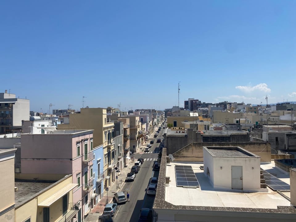 Monn via Vitti, central apartment private parking Apartment in Apulia