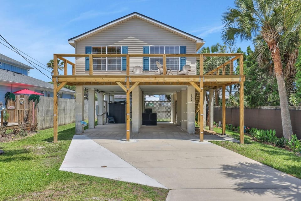 Property building, Facade/entrance, Day, Garden