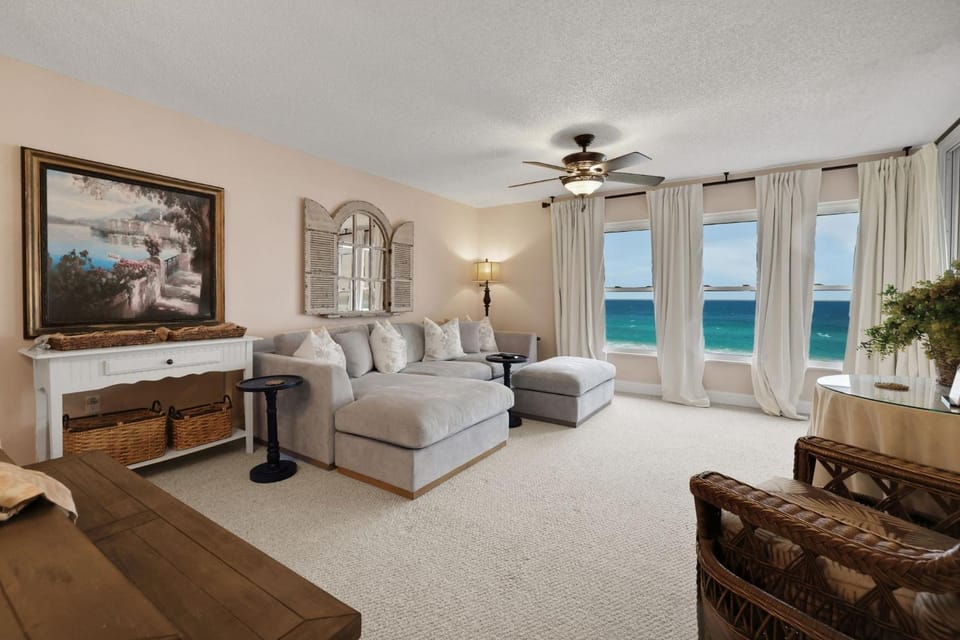 Living room, Sea view