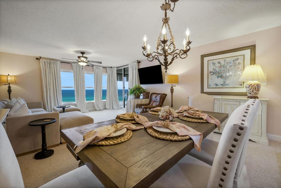 TV and multimedia, Seating area, Dining area
