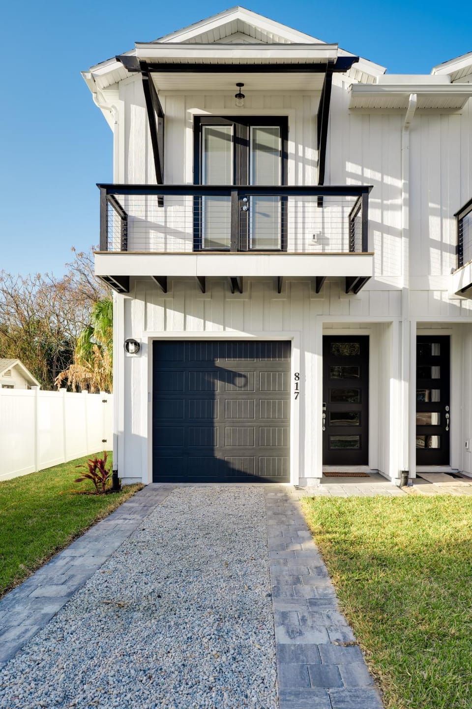 Property building, Day, Balcony/Terrace