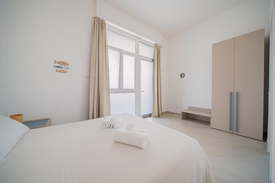 Bed, Photo of the whole room, Bedroom, towels, wardrobe