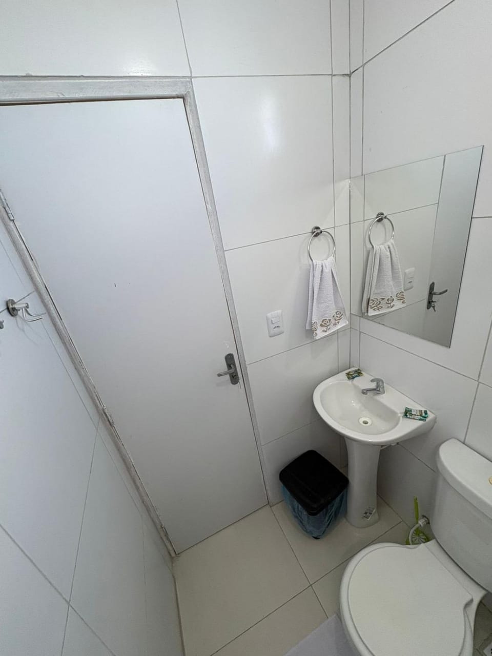 Toilet, Bathroom, towels