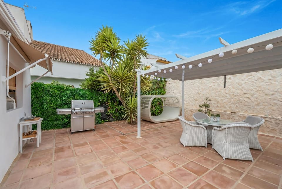 Balcony/Terrace, Seating area, Dining area, Garden view