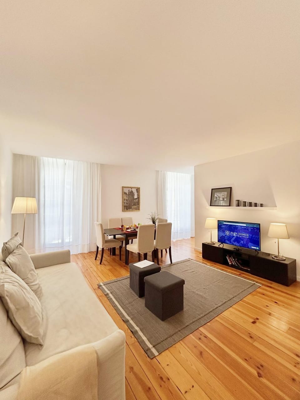 TV and multimedia, Living room, Seating area, Dining area