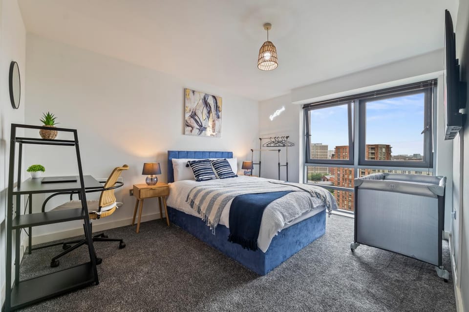 Photo of the whole room, Bedroom