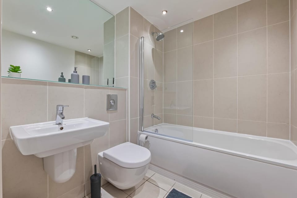 Shower, Toilet, Bathroom, Bath