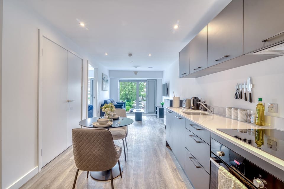 Manchester, Eccles 2 bedroom & 1 bedroom apartments, close to old Trafford, Salford, Manchester Apartment in England