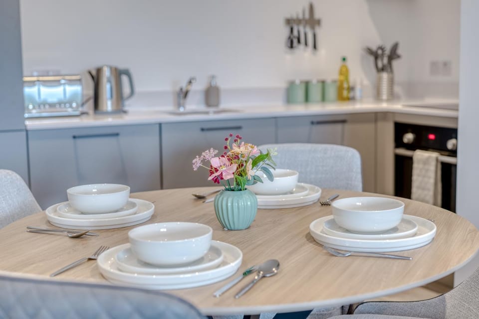 Manchester, Eccles 2 bedroom & 1 bedroom apartments, close to old Trafford, Salford, Manchester Apartment in England