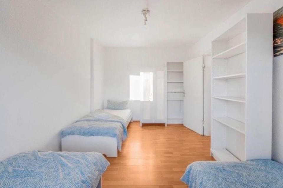 Bed, Living room, Photo of the whole room, Seating area, Bedroom