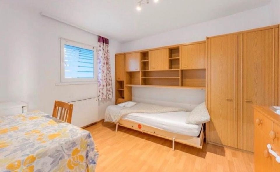 Bed, Library, Living room, Photo of the whole room, Seating area, Bedroom, wardrobe