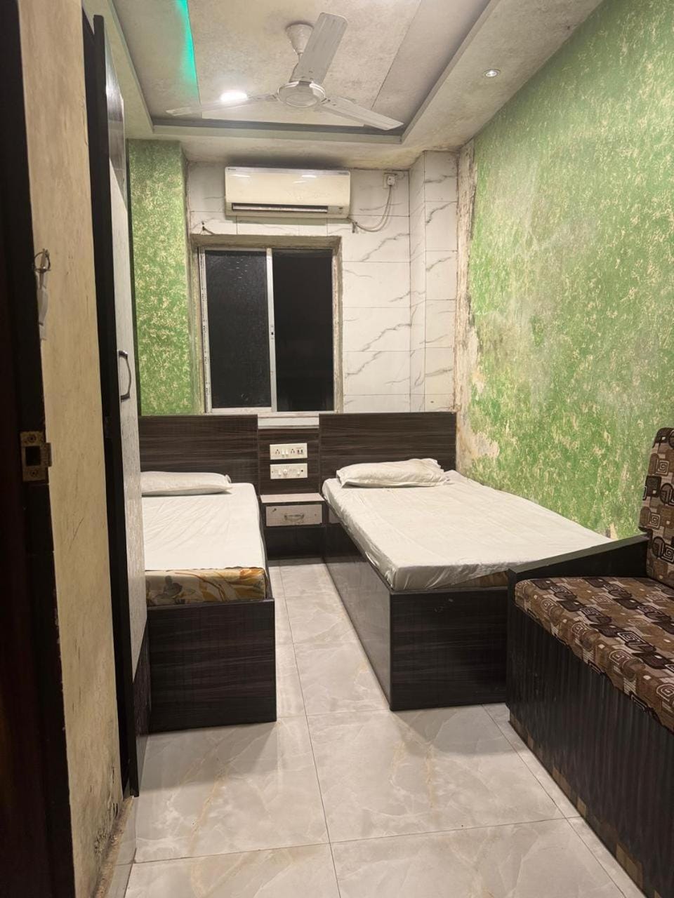 Ashok guest house Bed and Breakfast in Kolkata
