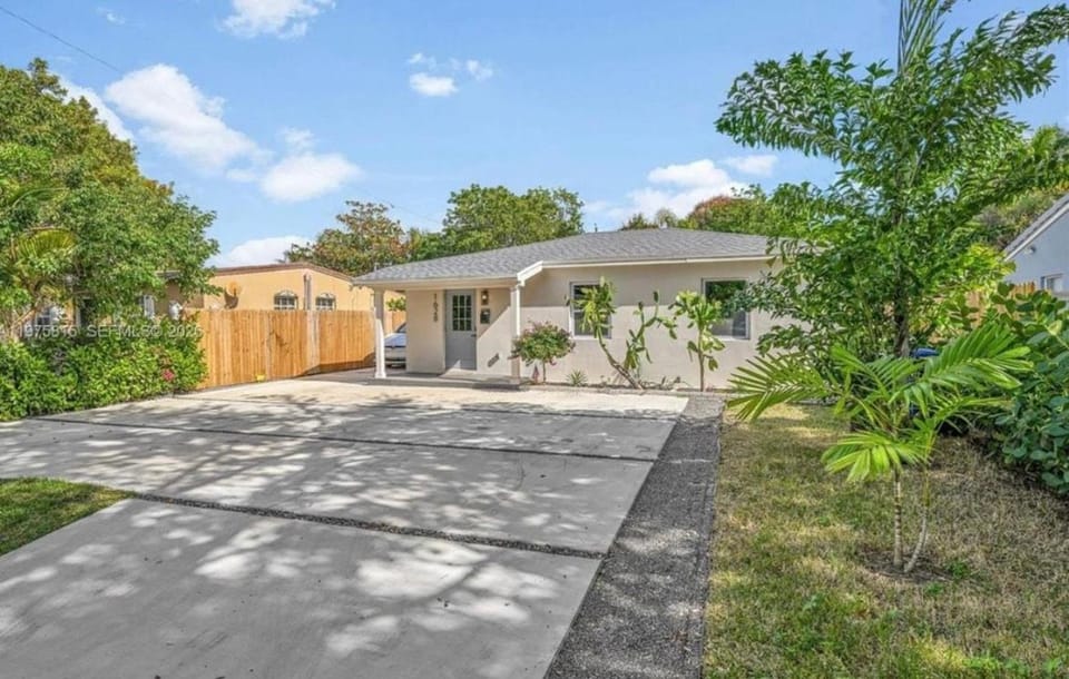 Deluxe South Florida Experience! No cleaning fee! House in Fort Lauderdale