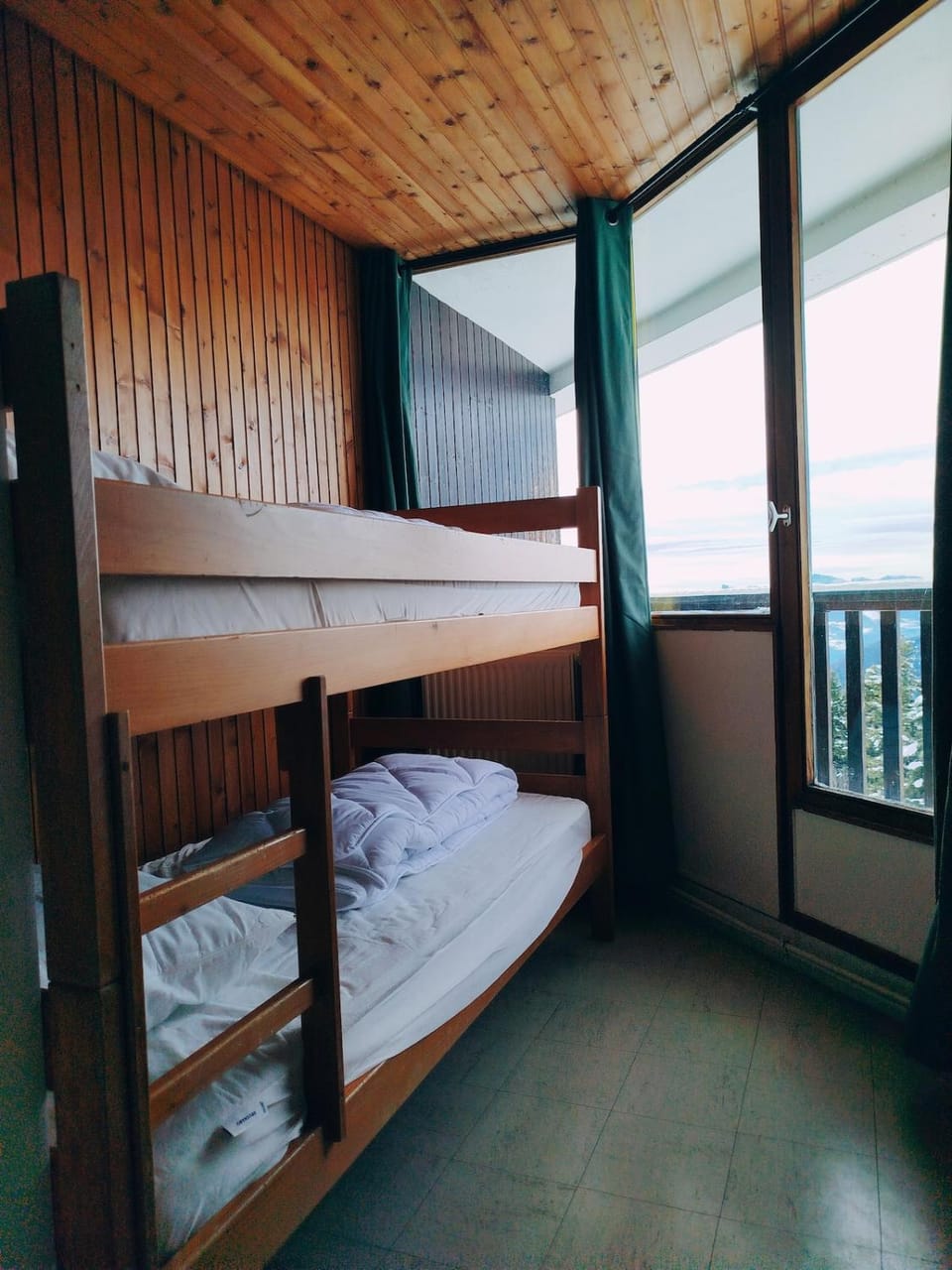 Bedroom, bunk bed