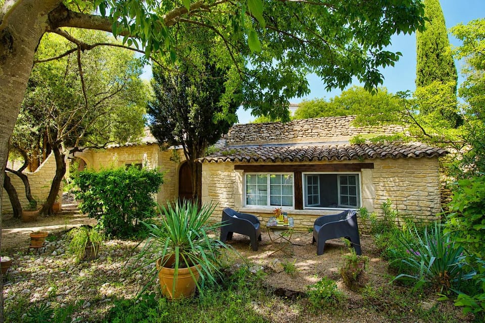 Property building, Day, Natural landscape, Garden, Garden view