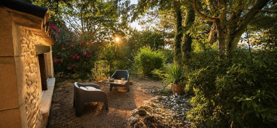 Mazet indépendant très calme Bed and Breakfast in Provence