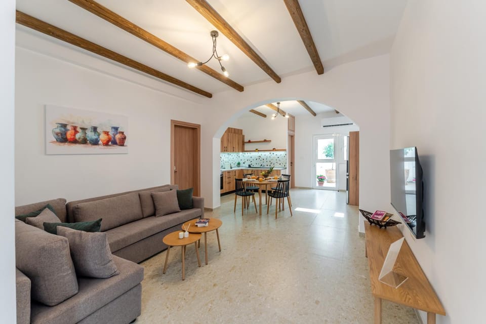 TV and multimedia, Living room, Seating area, kitchen