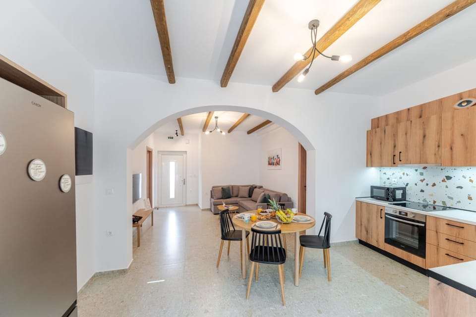 Seating area, kitchen
