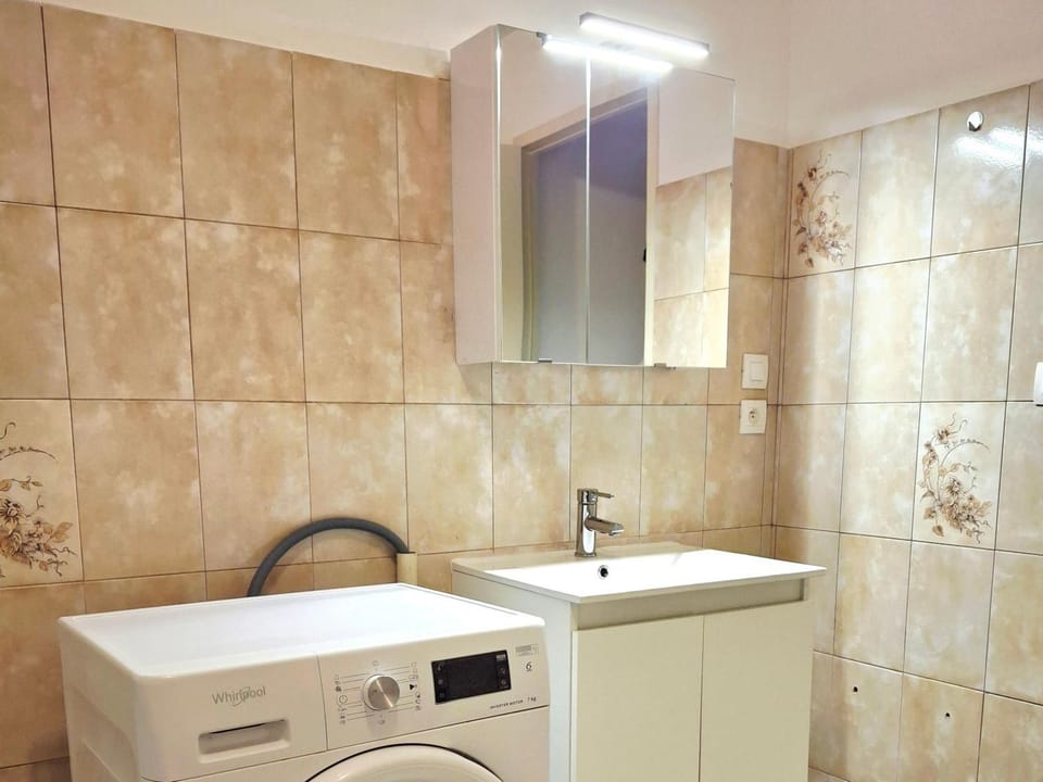 Bathroom, washing machine