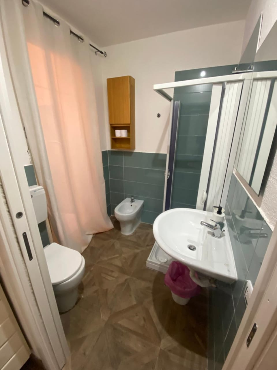 Shower, Toilet, Bathroom, bidet, towels