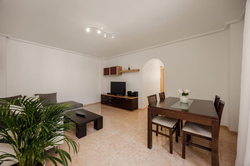 Communal lounge/ TV room, TV and multimedia, Living room