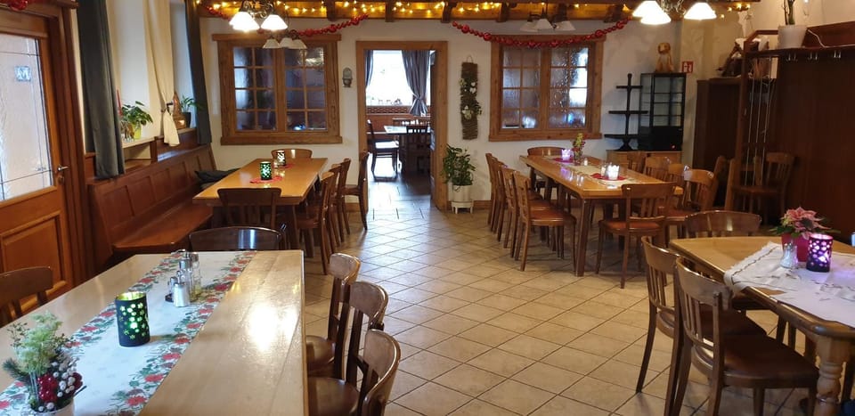 Restaurant/places to eat, Restaurant/places to eat
