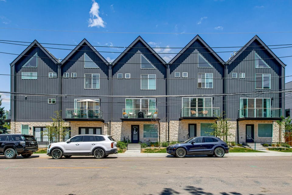 Walkable Location: Pet-Friendly Denver Townhome House in Denver