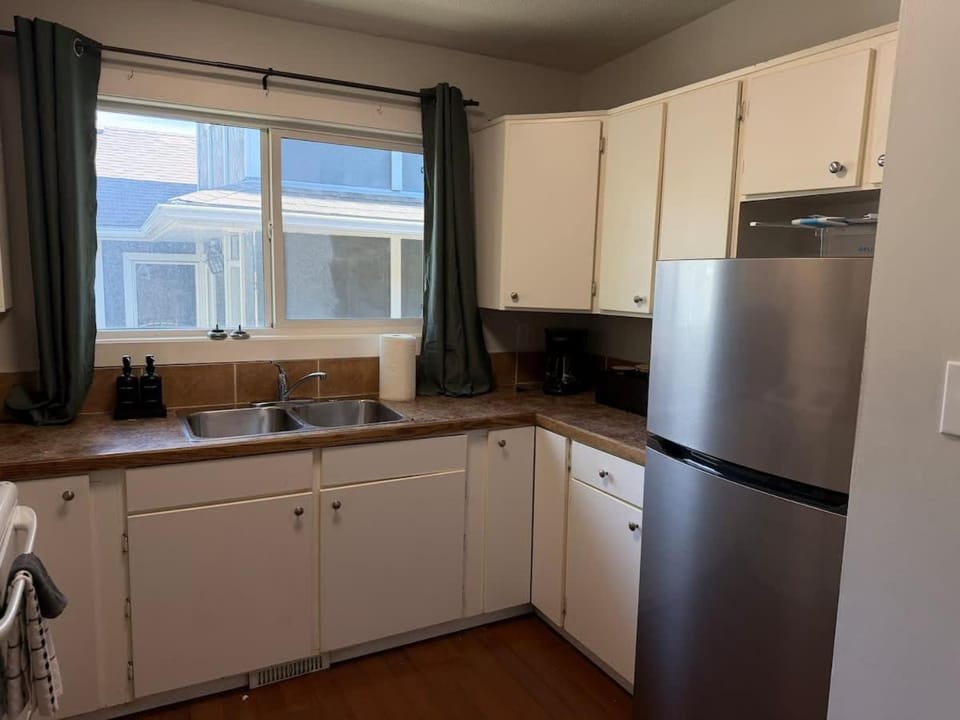 Central Cozy 2BR Stay Near Downtown & Zoo House in Calgary
