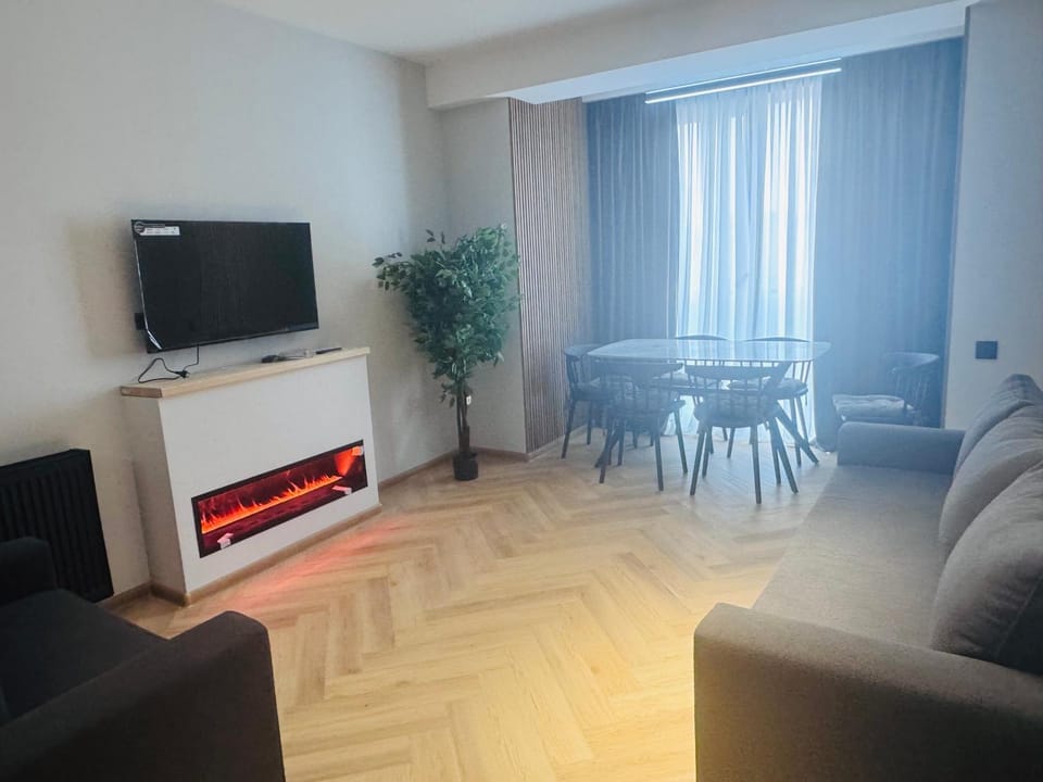 Communal lounge/ TV room, TV and multimedia, Living room, Seating area, Evening entertainment