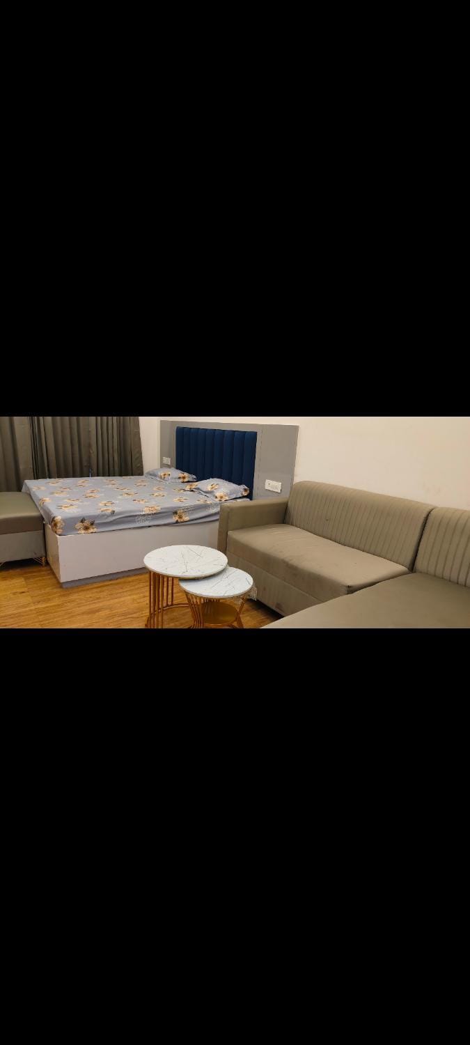 Craviq Hotels -1 Bed and Breakfast in Noida