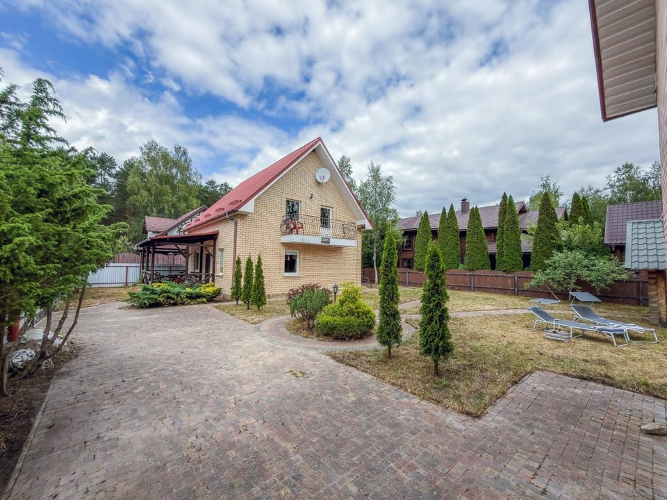 Всім бобра House in Ukraine