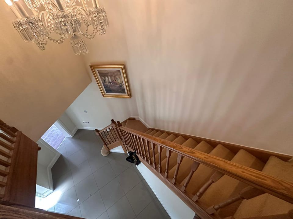 Large House with Garden - Bushey House in Watford