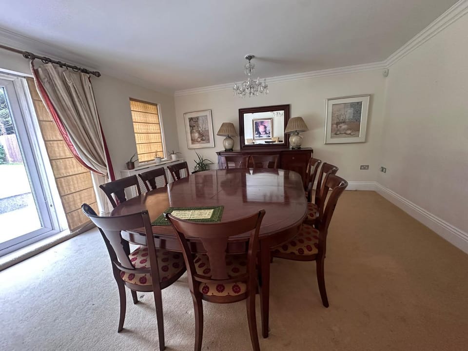 Large House with Garden - Bushey House in Watford