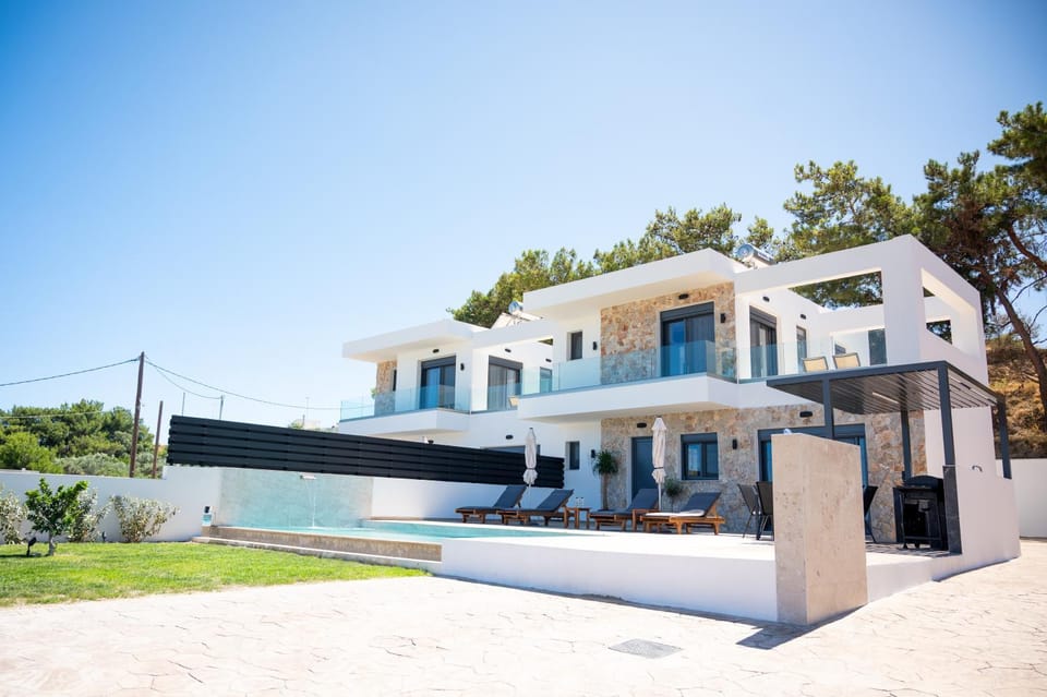 Property building, Day, Natural landscape, Pool view, Swimming pool